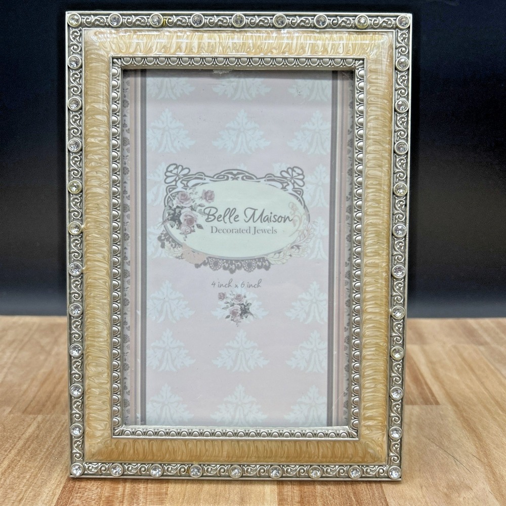 Belle Maison Decorated Jewels 4" x 6" Photo Frame in 7" x 5" Total Frame